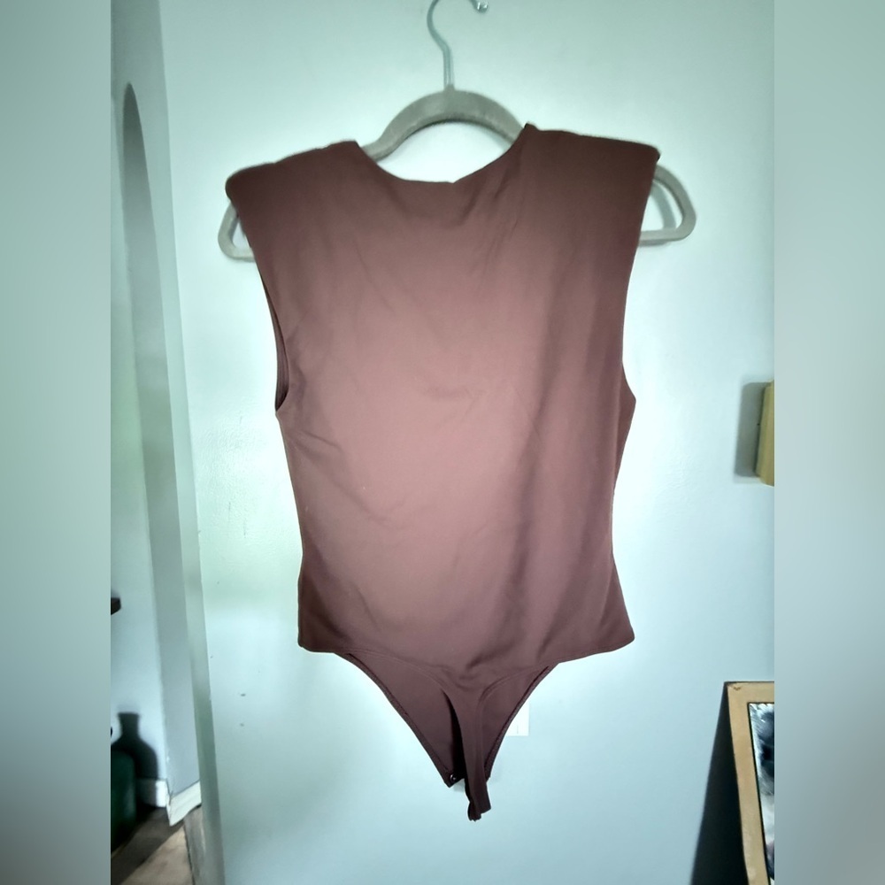 Babaton Contour Shoulder Pad Sleeveless Bodysuit 🙂 - Picture 3 of 3